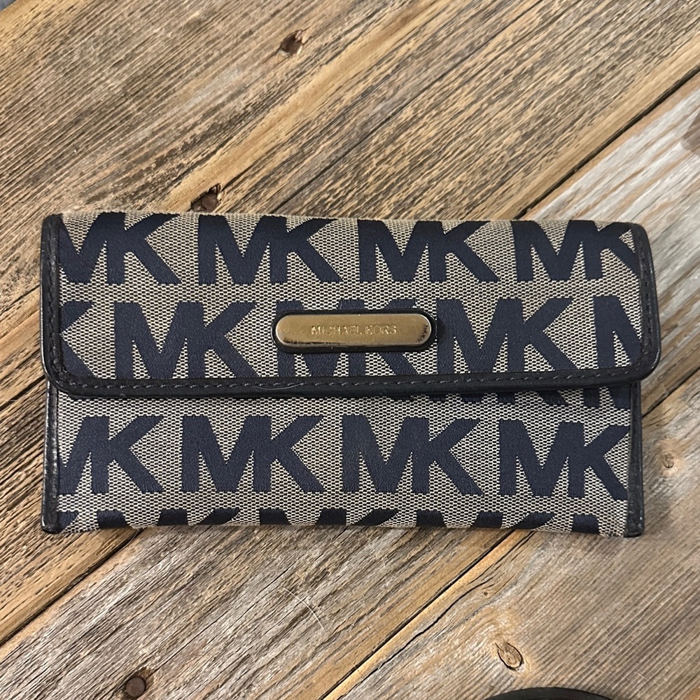 Michael Kors Navy and Beige Key Holder